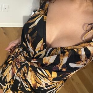 NWT Luxxel Black and Gold Leaf Print Mini Wrap Dress tropical Women’s Medium